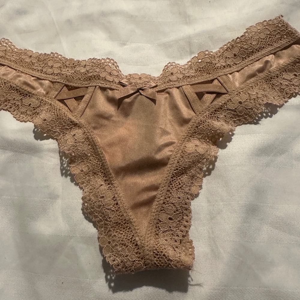 Victorias Secret Very Sexy Panty Beige Thong XS New